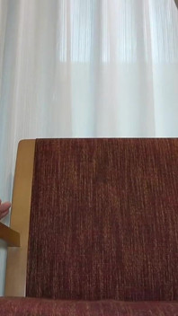 Idol seviyesine sahip kırılgan ama parlak güzellik nadir bir ilk özel görünümde cazibesini gösteriyor