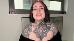 Miss Valentina: Executrixxx把椅子踢开