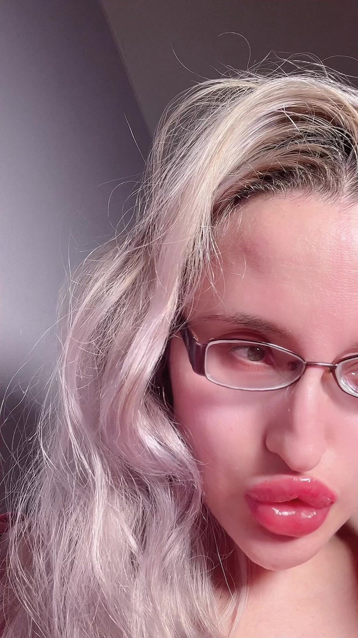FinDom Goaldigger: Ztratila jsem brýle
