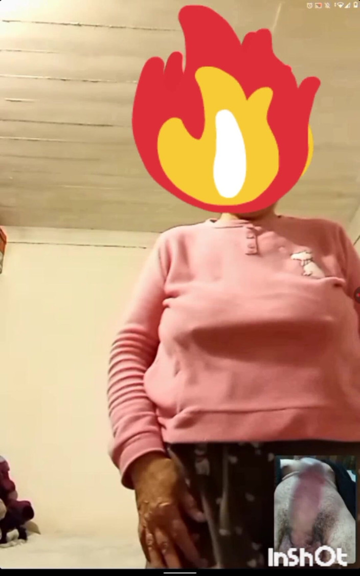 Dog4242: Oma warmt op met een jonge penis