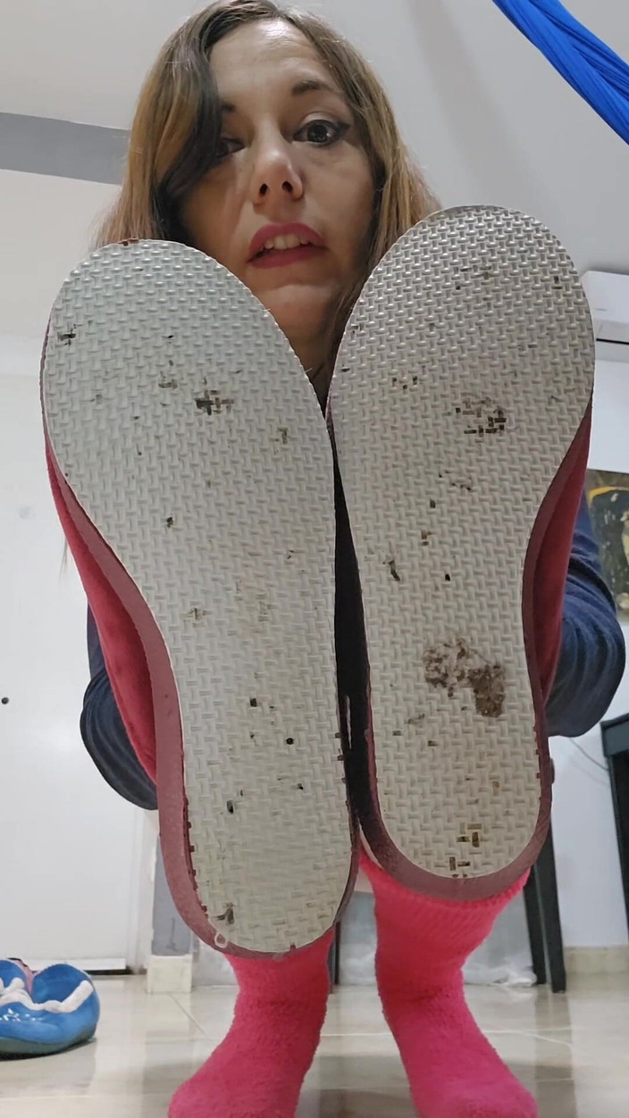 dafnedenoch: スリッパ モデリングとマスターベーション、スペインのスリッパ