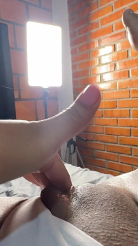 S House e Ele me deixou em paz, e ele me deixou em paz Eu queria me masturbar e deixar a cama absolutamente encharcada com meus fluidos, Hehehe