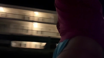 CindieLove: Pantaloni scurți sexy în aer liber, plimbare, semafor din picioare
