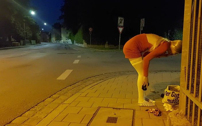 sweetfeet29: Sissy chce ve městě vykašlat
