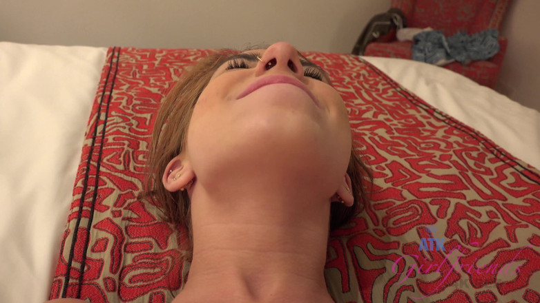 ATK Girlfriends: ジョセリンはあなたに官能的なフェラチオを与え、食べる準備ができています