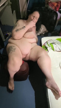 La grosse Gelée rolls, une pute sexy suce et se fait baiser