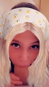 Latina sání velkého ptáka se snap filtrem