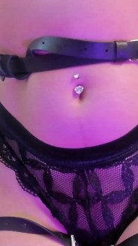 Minha bunda apertada tem um plug anal