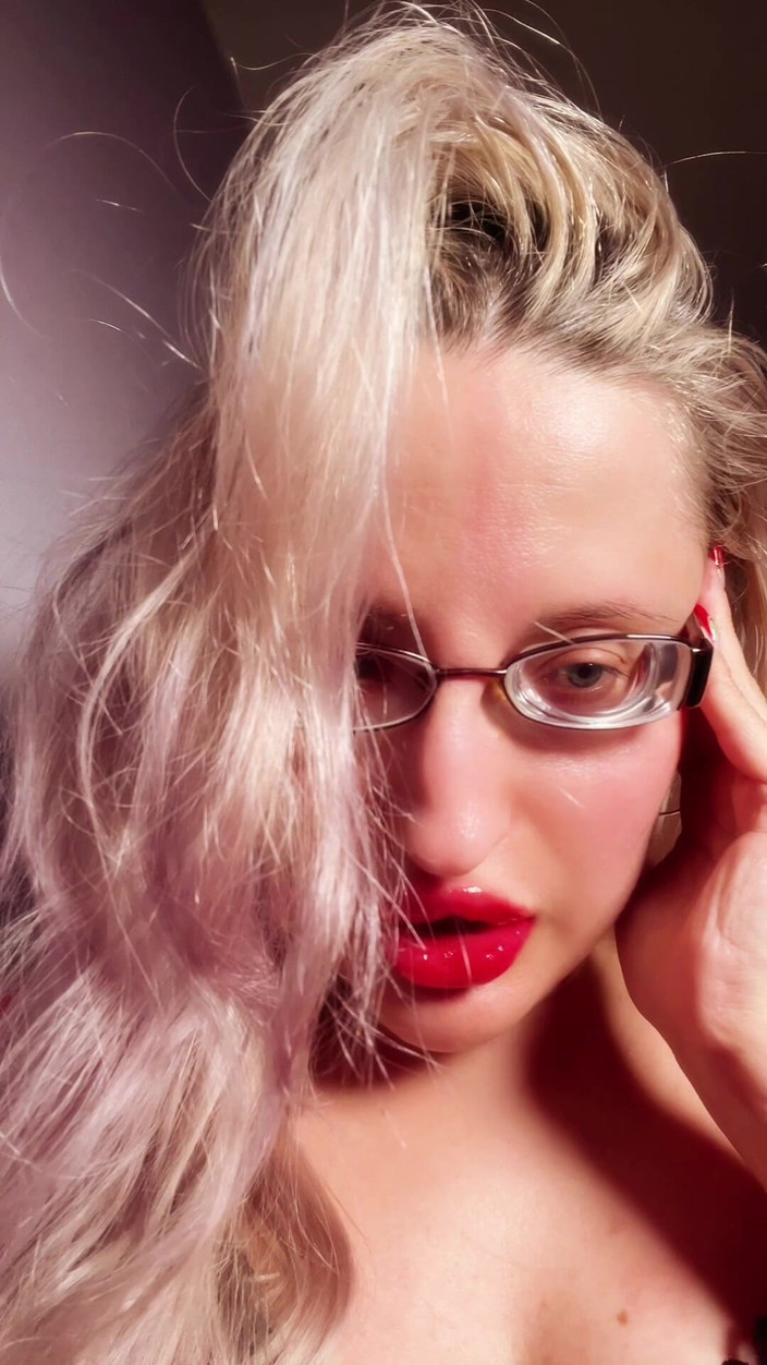 FinDom Goaldigger: Perfektní rty Red Lip Gloss Rtěnka Fetish Findom Goaldigger Závislost...