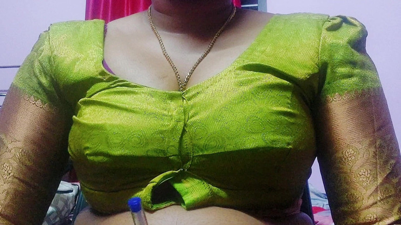 Desi Mohini: Prsatá nadržená Bhabhi dala sexuální potěšení svému manželovi