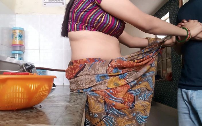 Your Priya DiDi: 부엌에서 아름다운 의붓 여동생을 따먹는 의붓아버지