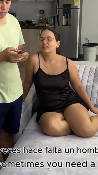 Mi Vecino Aprovecha Que Le Pido Ayuda Y Me Folla Duro