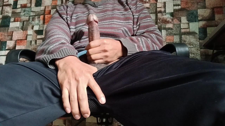 Hornyboy2058: Ik wrijf het in mijn spijkerbroek totdat ik er niet...