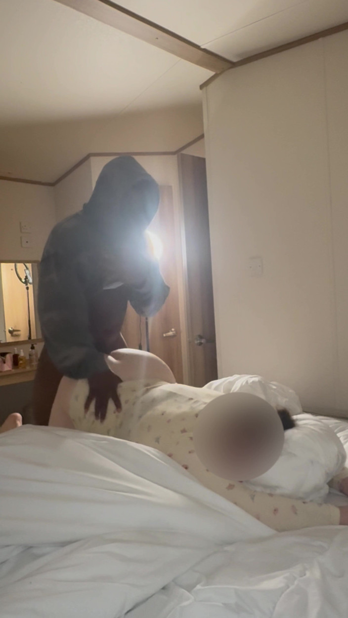 Nofaceguy09: Istriku pengen dientot habis-habisan sama besar pria kulit hitam
