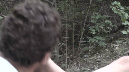 Foot Girls: Jilat kaki kotor di hutan
