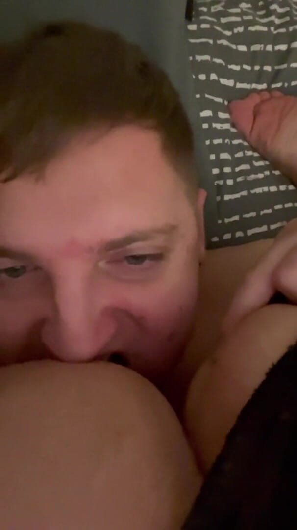 Filthy British Couple: Brudna gadająca dziwka ma tyłek lizaną przed lizaniem i ssanie...