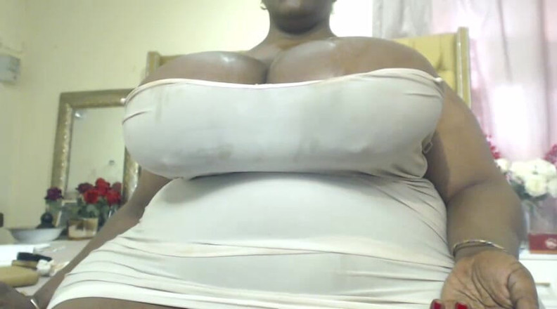 Legendary Booty Overdose: 巨大なオイリー・ティッツプレイ