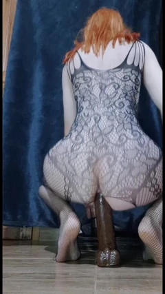 Beyaz götlü tgirl biniyor ve boşalıyor