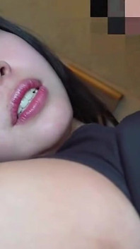 Dua kali dalam satu malam. Wanita Yang Cantik Meninggalkan Kesan Berpanjangan