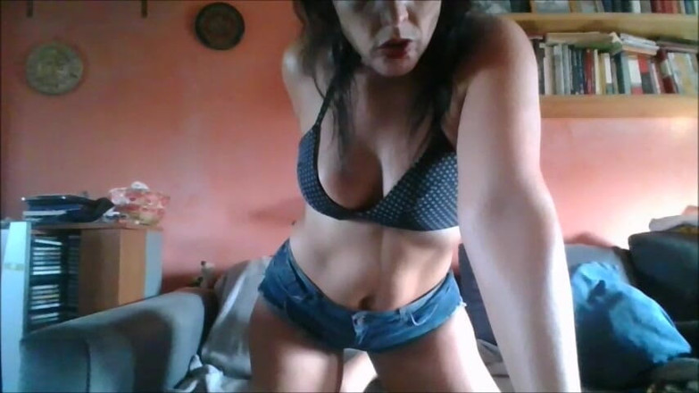 Montse Swinger: Anale masturbatie en spuiten