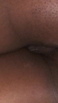 La calda notte sesso sveglia la teen ebano con il culo rotondo da dietro con Morning wood finisce con un caldo creampie nella sua figa stretta e bagnata