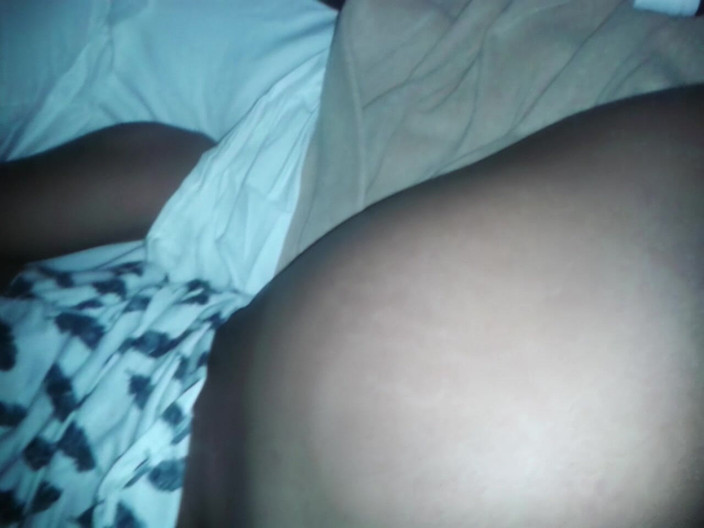 maskedcouple692: Prima volta un buttplug nel suo culo stretto