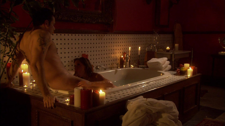 Tight little babes: Si rambut coklat bertetek besar berkongkek ghairah dengan bekas teman...