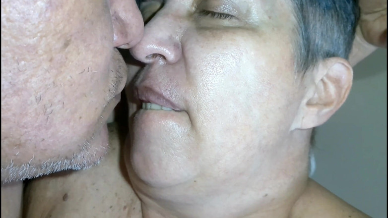 MaturecoupleVe: Real and Passionate Kisses Between a Couple of Grandparents