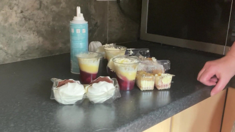 KatieKLane: Mukbang berkrim Katie