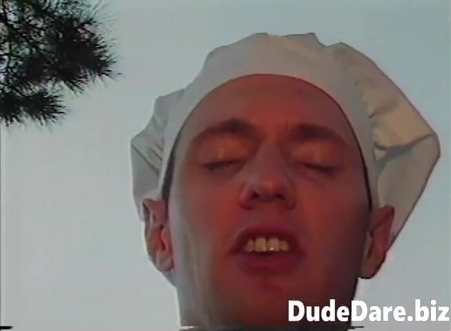 DudeDare: Des mecs baisent en se faisant baiser dehors