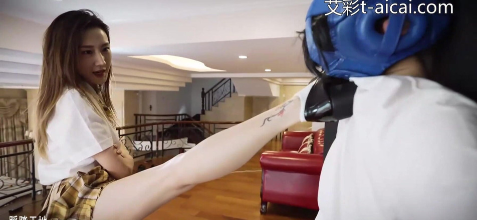 Giantess Domination: 176 cm uzun boylu kız kraliçe hakimiyeti, bölüm 4