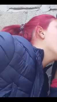 내 젖을 따먹을 때까지 자지를 빨아주는 빨간 소녀