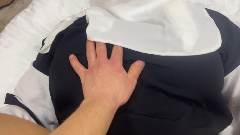 Lux Eva: Una cameriera araba ha sedotto un cliente in una stanza...