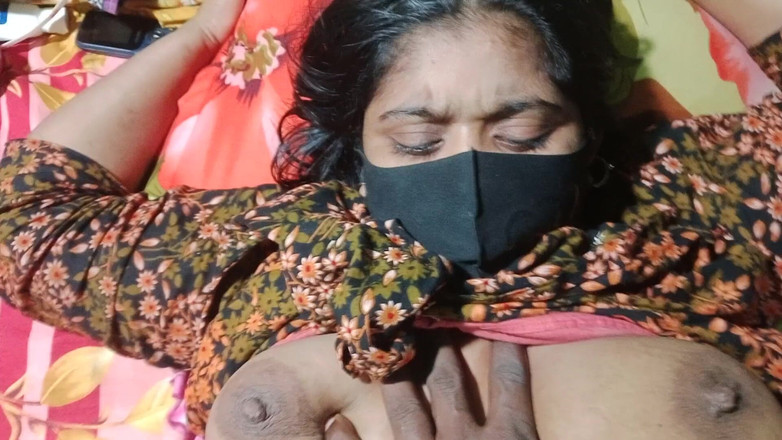 Mombd: Gran culo de mamá bangladesi mostrando su culo, gordita mami...