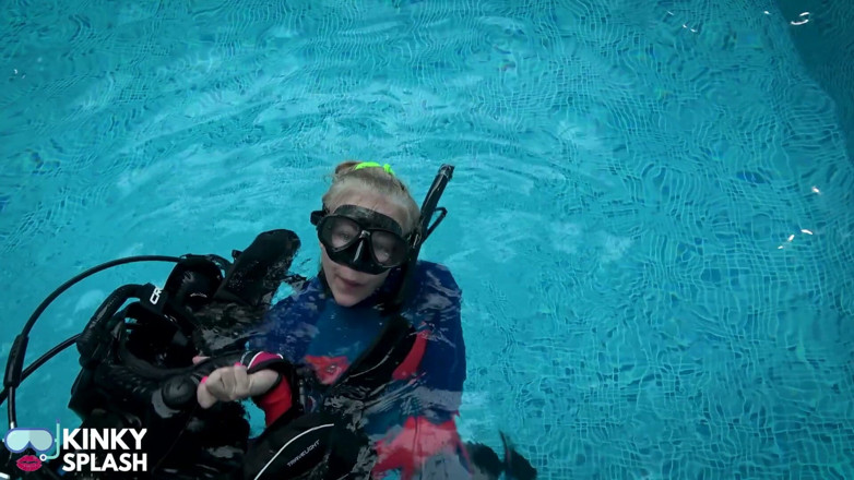 UKCuteGirl Lucy Lauren: Scuba Retreat Day 2 - Sneaky Sparkly Plug Spotted by My Instructor