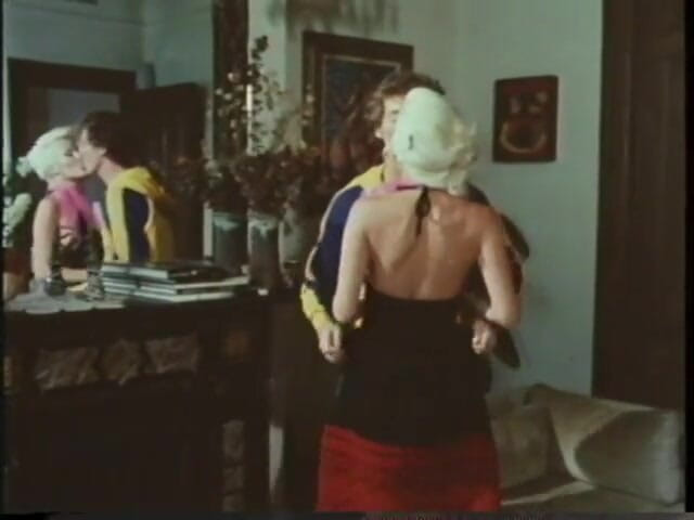 Old Good Porn: Puttana arrapata succhia cazzo viene scopata e prende sborrata in...