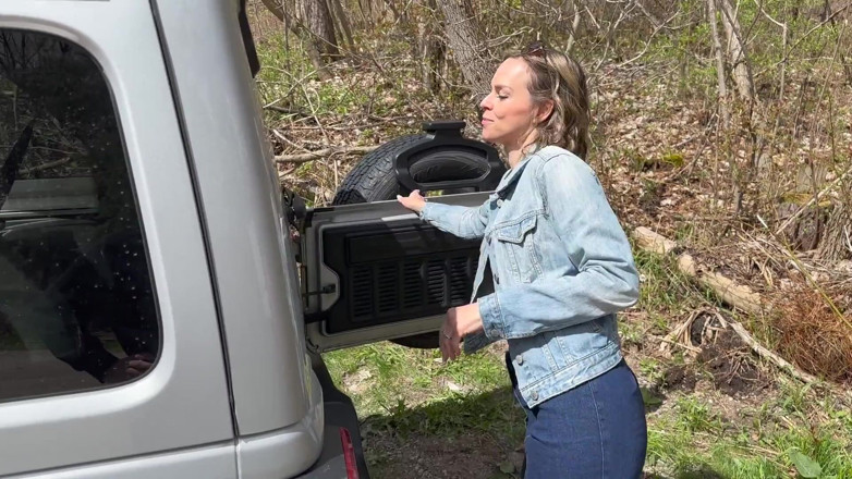 Serenity Cox: Suami nyetir mobil saat istrinya dientot dan dicrot di dalam...
