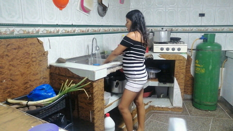 SAMANTA: 1 bagian aku ngentot abang tiriku sampai aku crot dan...