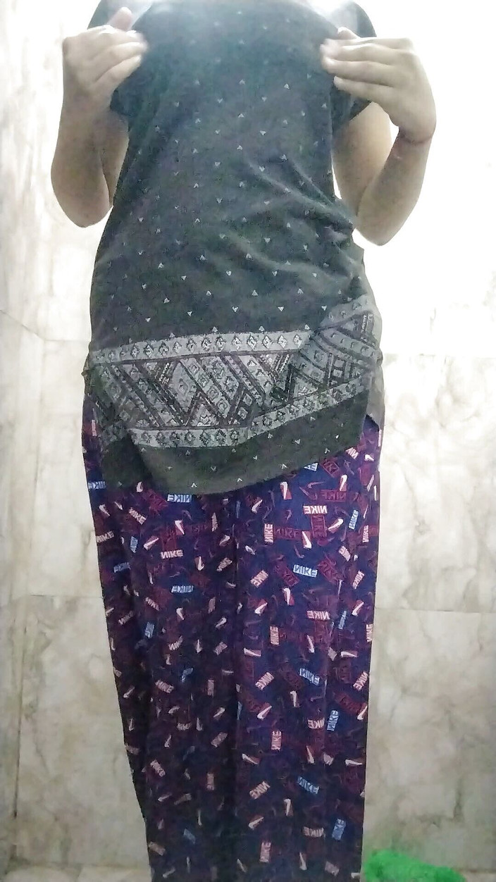 Riyathakur: 21 साल की कमसिन लड़की दिखा रही है