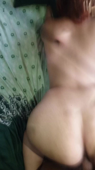 E-Alfa: गिरोह का सदस्य उसके सौतेले बेटे को चोदता है