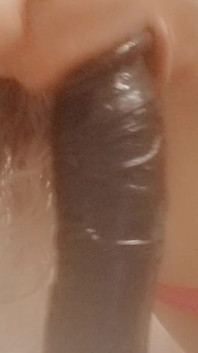 Mamă sexy suge un vibrator