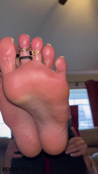 Quick Flirty Foot JOI with Ivys Feet