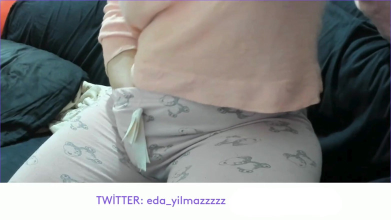 bigass_sexy_bigboobs: Masturbacja piżamą - sperma z piżamą