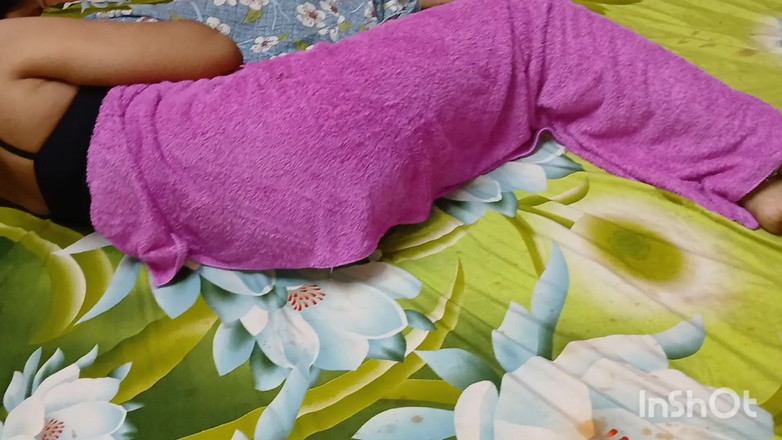 Apple Porn: Primera Vez Que Me Follo a Mi Linda Hermanastra