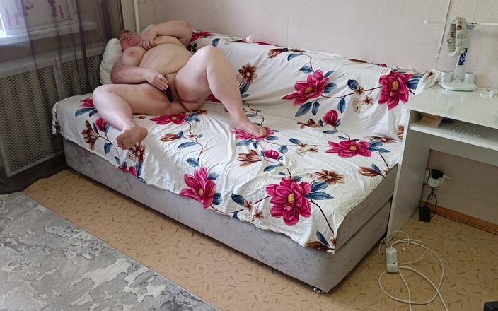 Zona901: Buurvrouw brengt de tijd door met het masturberen van haar...