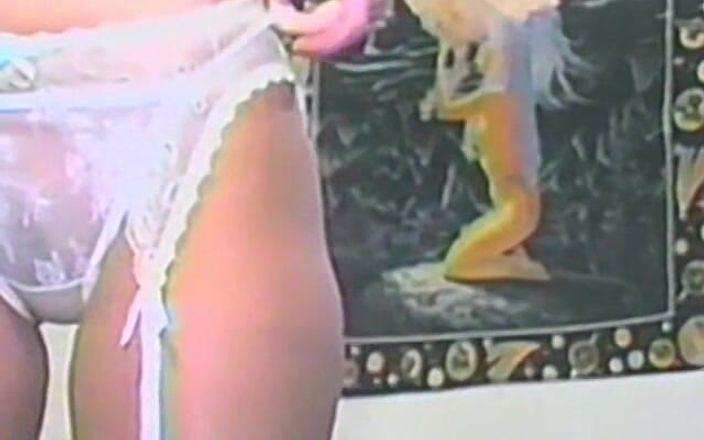 Homegrown Video: Memek cewek hot rambut pirang ini dientot habis-habisan sampai mengerang...