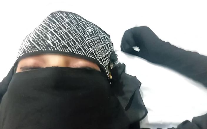 Dearshivani: Istri muslim teman berhijab berhijab terlihat seksi