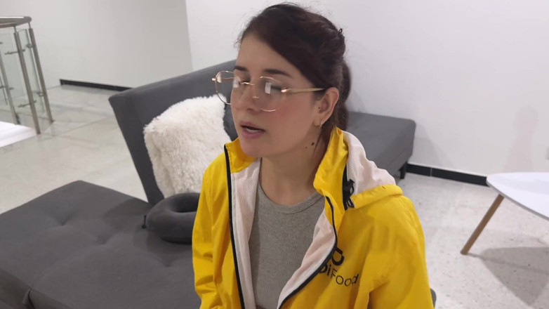 Sweetfantasy131: Didi müşterisi için sutyensiz eve teslim ediyor