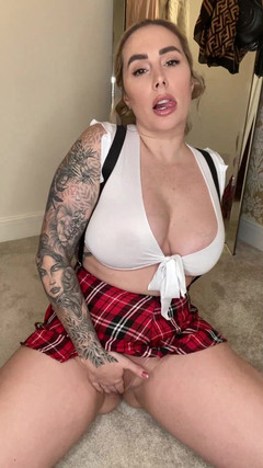 Paige Turnah: Ho beccato il mio tutor con le mie mutandine e...