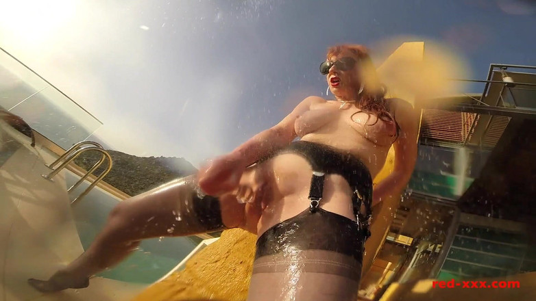 RedXXX: Đỏ nóng bỏng ... Tắm nước lạnh